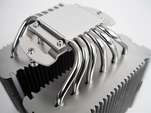 Image shows the Noctua NH-D14 CPU cooler bottom view.