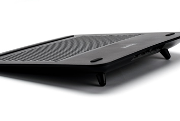 Zalman ZM-NC1500 ergonoic design. Image shows the ergonomic design of the Zalman ZM-NC1500.