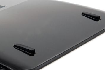 Sticky feet to avoid slipping. Image shows Zalman ZM-NC1500 with sticky feet to avoid slipping.